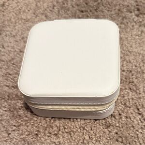 Travel Square Zip Jewelry Case White NEW